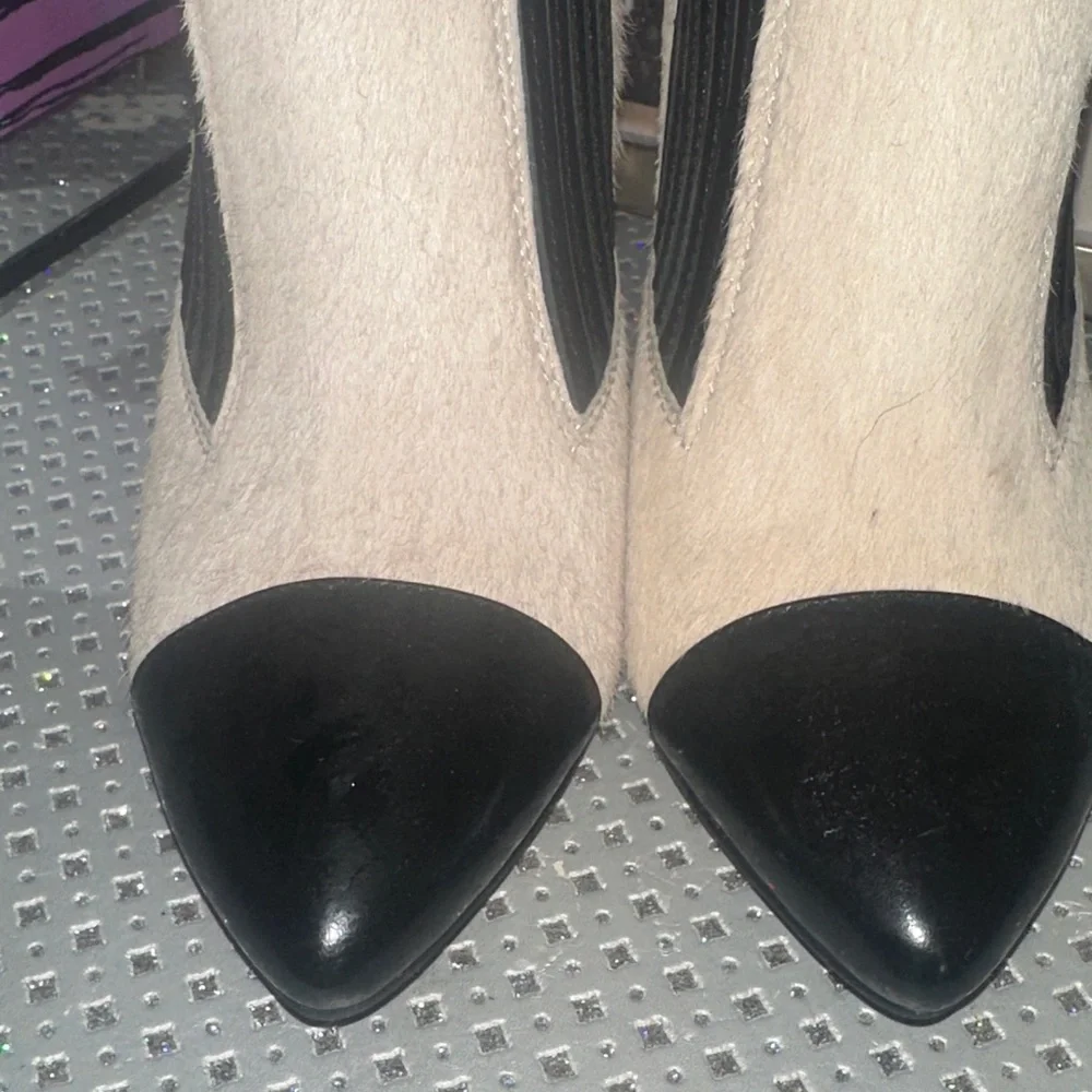Karen Millen Black and Cream Hair Calf Pumps